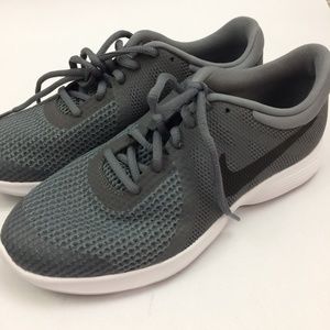 Nike Revolution 4 Grade School Boys Shoes Size 7Y
